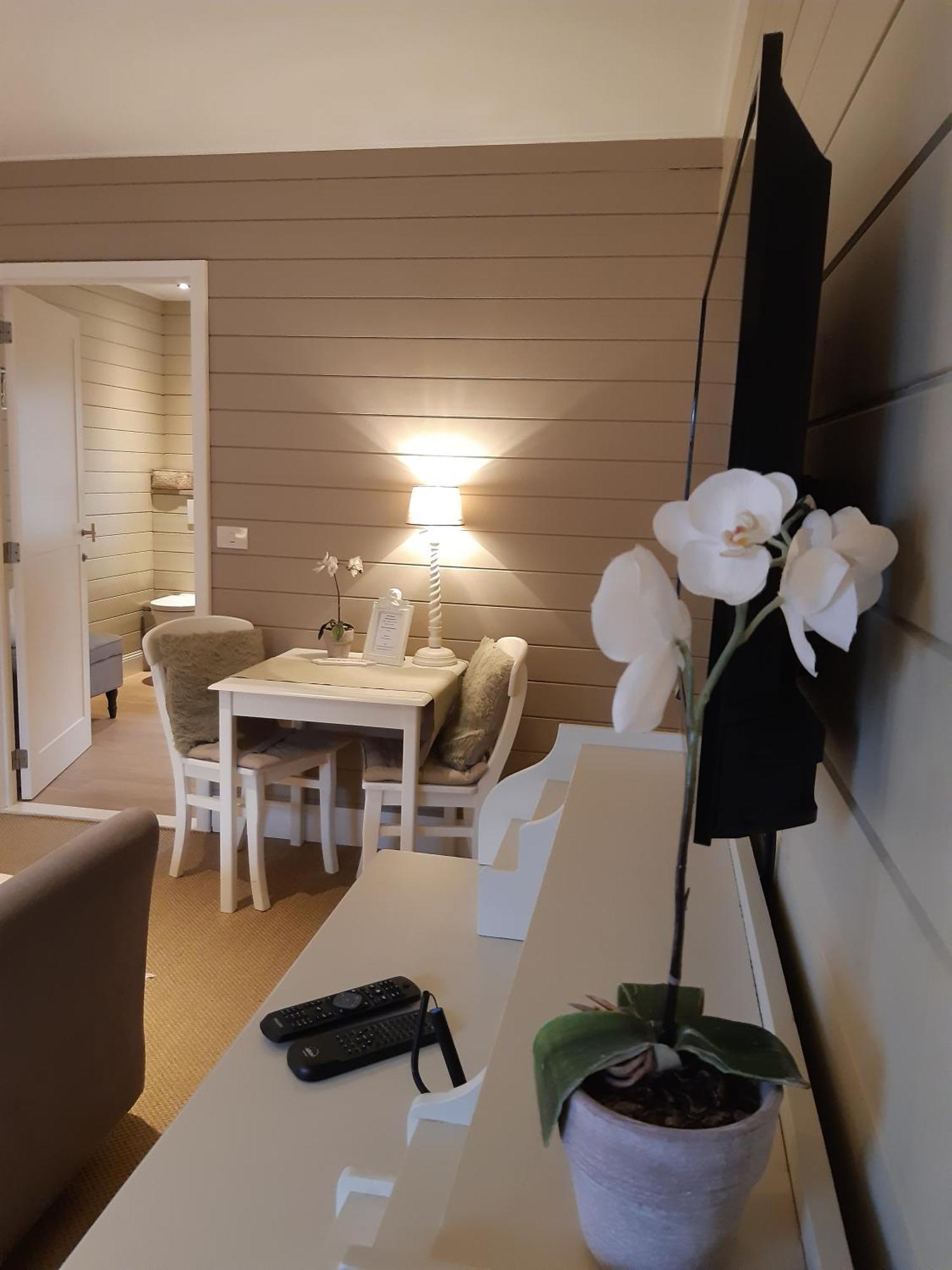 Casa-Cosi, Tourist & Business Suites & Flats With Reserved Parking And Private Terraces In Shared Garden With Seasonal Pool Included, Private Sauna Available Λόκερεν Εξωτερικό φωτογραφία